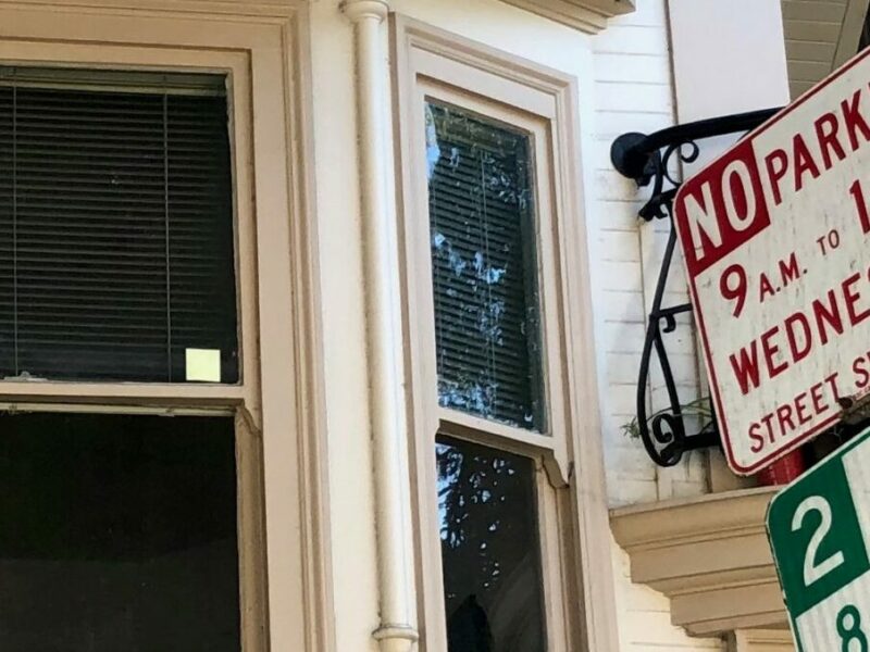 Mission District residents on multiple streets have indicated an interest in meetings with police by putting post-it notes in their windows.